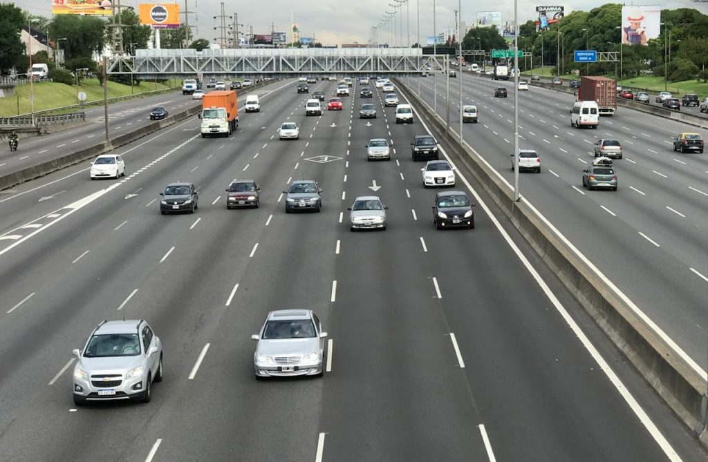 ¿Qué distancia entre autos es la correcta para transitar en rutas o autopistas? | Garantia Plus
