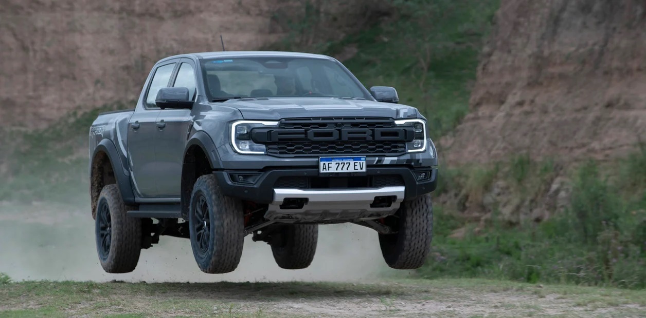 Análisis de la nueva Ford Ranger Raptor: la pickup brutal que escribe sus propias reglas | Garantia Plus